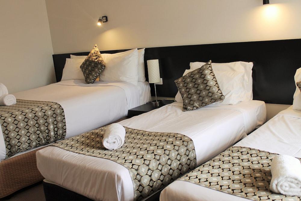 Gateway Motor Inn Γουόρναμπουλ Εξωτερικό φωτογραφία