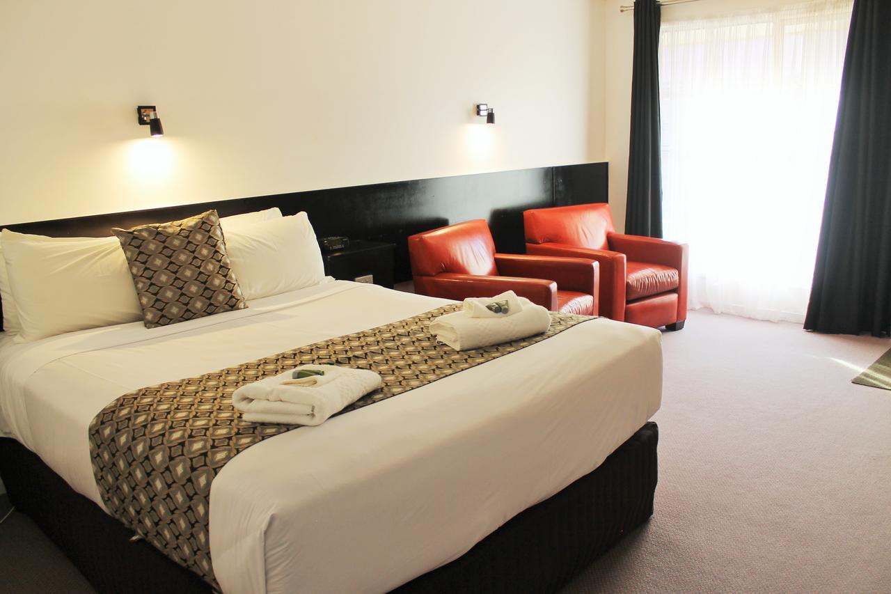 Gateway Motor Inn Γουόρναμπουλ Εξωτερικό φωτογραφία