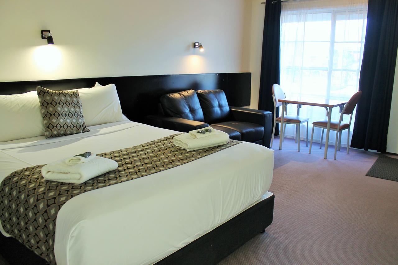Gateway Motor Inn Γουόρναμπουλ Εξωτερικό φωτογραφία